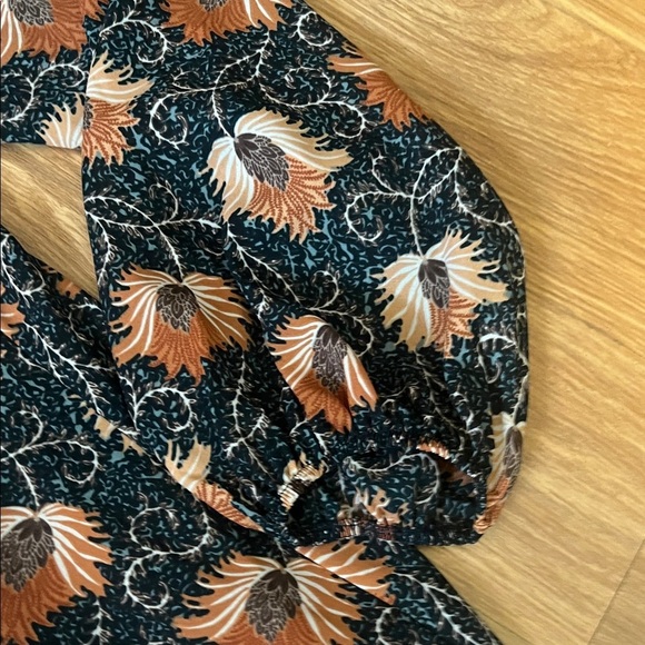 Adrienne Black and Orange Floral Blouse like new medium - Picture 4 of 5